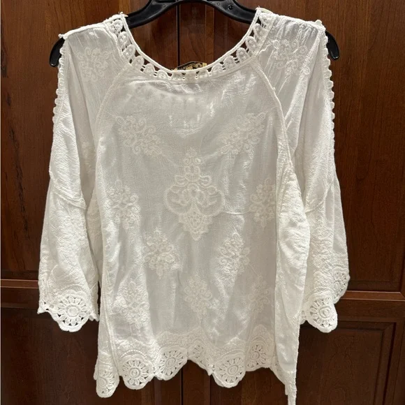Democracy Elegant White Lace trim Women's Top - Picture 3 of 8